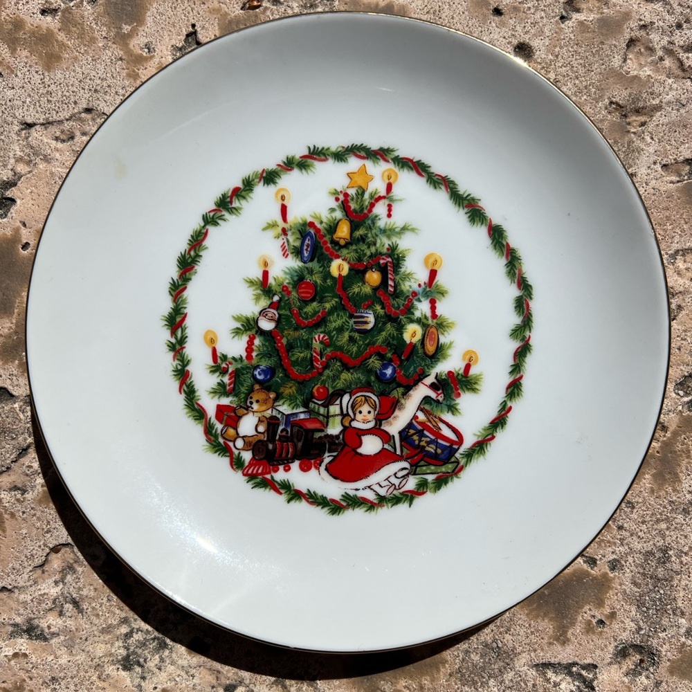 JASCO Vintage Christmas Tree Decorative Plate